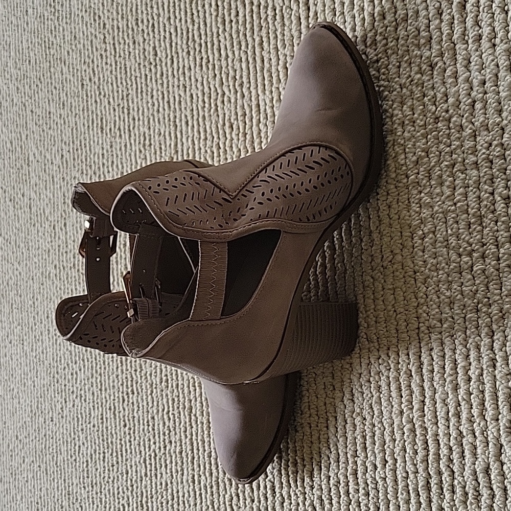 Beige Top Moda Booties - Picture 2 of 7